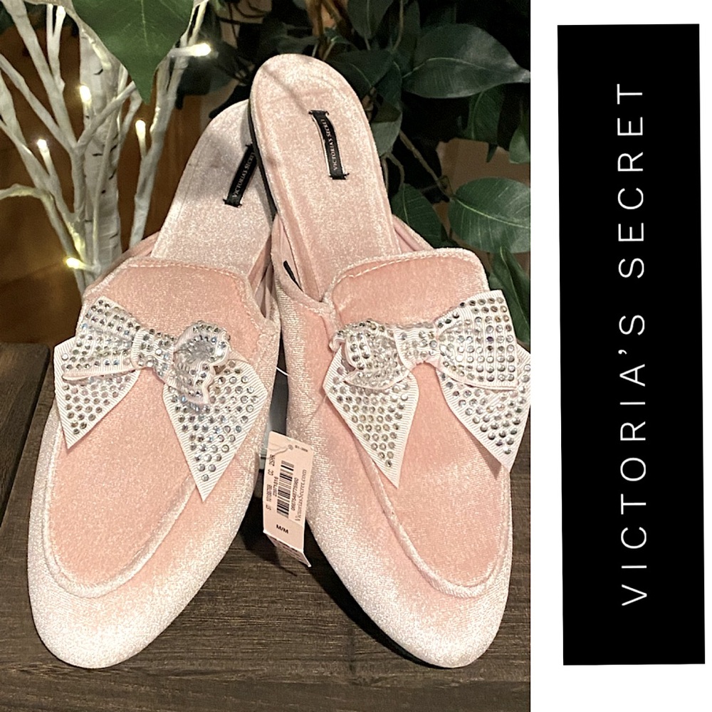 🆕 Victoria’s Secret Velvet Rhinestone Slippers